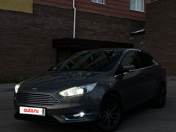 2017 Ford Focus III Рестайлинг, серый, 1200000 рублей - вид 7