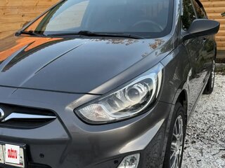 2013 Hyundai Solaris I, серебристый, 850000 рублей, вид 2