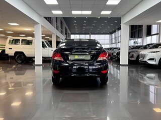 2013 Hyundai Solaris I, чёрный, 750000 рублей, вид 4