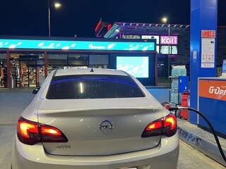 2012 Opel Astra J Рестайлинг, серебристый, 1000000 рублей, вид 3