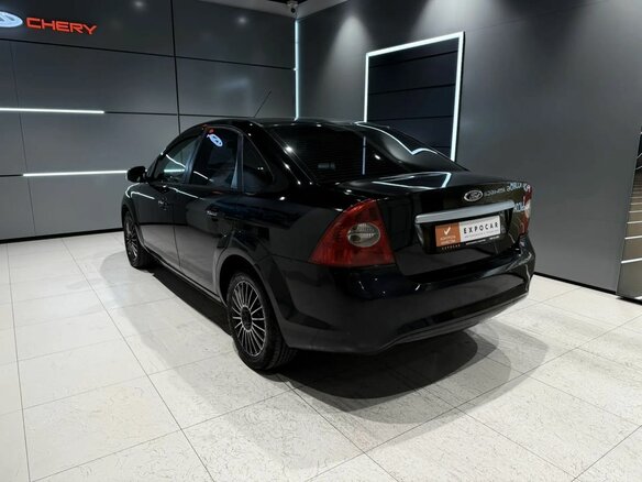 2010 Ford Focus II Рестайлинг, чёрный - вид 3