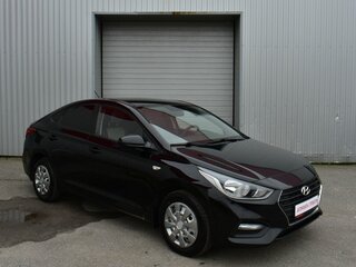 2017 Hyundai Solaris II, чёрный, 949000 рублей, вид 3