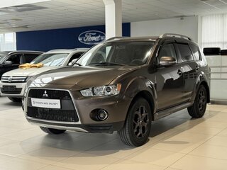 2009 Mitsubishi Outlander II Рестайлинг, коричневый, 999000 рублей, вид 1