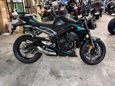 2026 Triumph Street Triple, серый, 1250000 рублей, вид 1