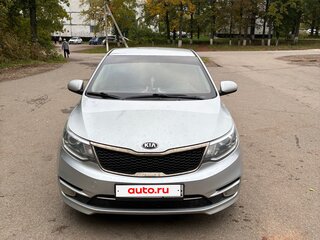 2017 Kia Rio III Рестайлинг, серебристый, 999000 рублей, вид 1