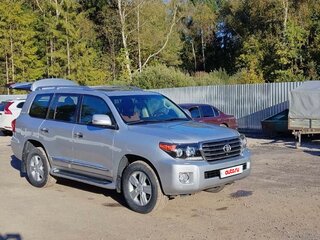 2014 Toyota Land Cruiser 200 Series Рестайлинг 1, серебристый, 4489999 рублей, вид 4