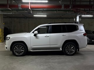 2021 Toyota Land Cruiser 300 Series, белый, 8000000 рублей, вид 4