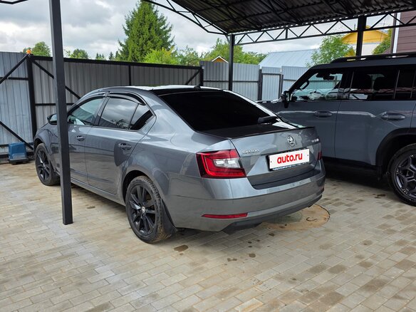 2018 Skoda Octavia III (A7) Рестайлинг, серый - вид 2