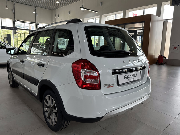 2026 Lada (ВАЗ) Granta Cross I Рестайлинг, белый - вид 1