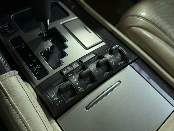 2013 Lexus LX 570 III Рестайлинг, чёрный - вид 17