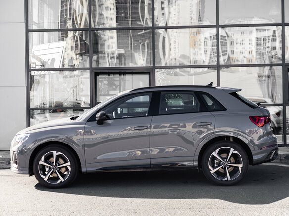 2026 Audi Q3 35 TFSI II (F3), серый, 3877000 рублей - вид 3