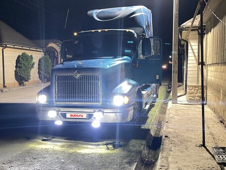 2003 International 4000 Series, голубой, 2800000 рублей, вид 2