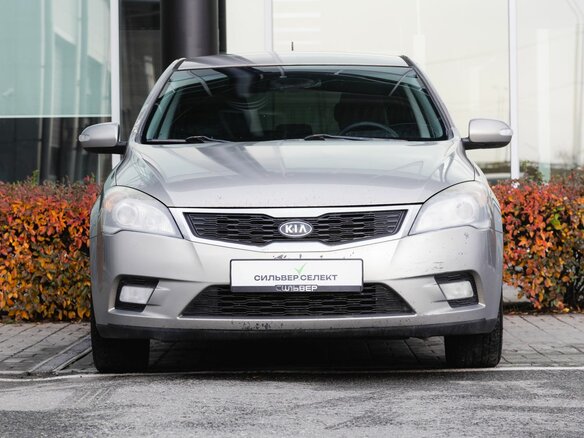 2010 Kia Ceed I Рестайлинг, серебристый, 600000 рублей - вид 2