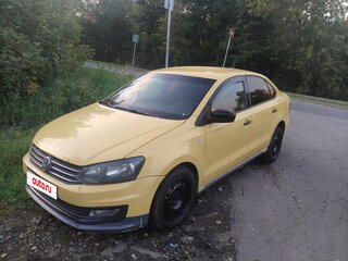 2017 Volkswagen Polo V Рестайлинг, жёлтый, 470000 рублей, вид 1