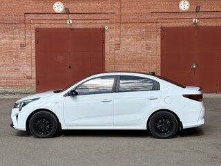2020 Kia Rio IV Рестайлинг, белый, 1500000 рублей, вид 2