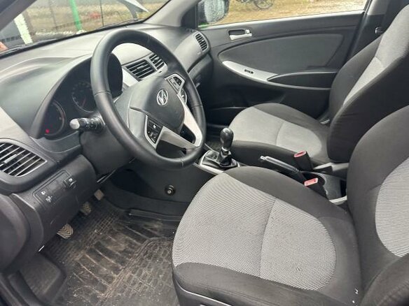 2014 Hyundai Solaris I, чёрный, 674000 рублей - вид 9