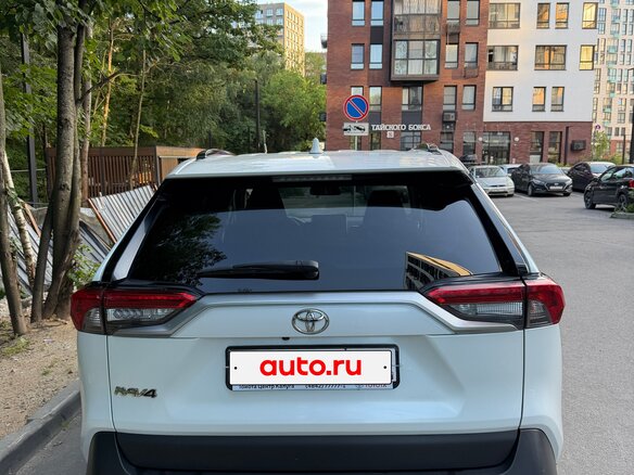 2020 Toyota RAV4 V (XA50), белый - вид 6