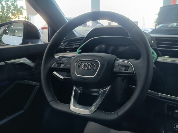 2026 Audi Q3 35 TFSI II (F3), белый, 4130000 рублей - вид 11