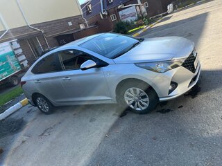 2021 Hyundai Accent V Рестайлинг, серый, 1515000 рублей, вид 2