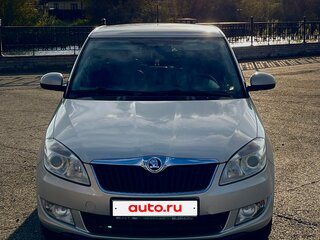 2013 Skoda Fabia II Рестайлинг, серебристый, 565000 рублей, вид 2