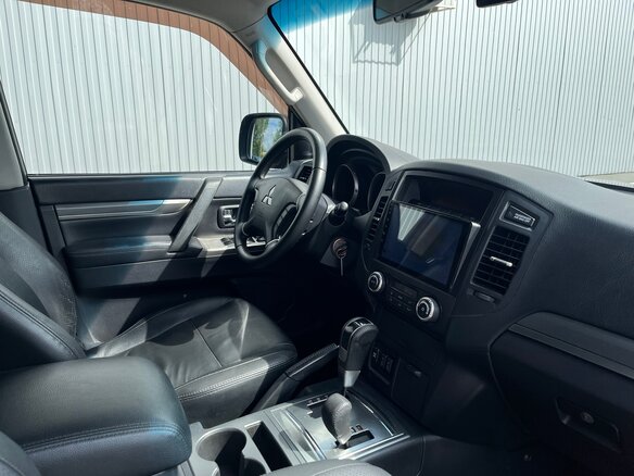2011 Mitsubishi Pajero IV Рестайлинг 1, коричневый, 2000000 рублей - вид 12
