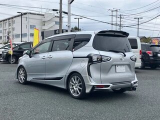 2022 Toyota Sienta II Рестайлинг, серебристый, 1086000 рублей, вид 5