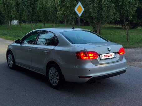 2011 Volkswagen Jetta VI, серебристый, 670000 рублей, вид 3