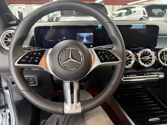 2025 Mercedes-Benz EQB 260 I Рестайлинг, серебристый, 4130000 рублей - вид 5