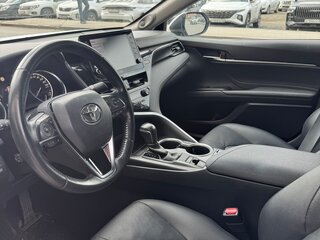 2021 Toyota Camry VIII (XV70) Рестайлинг, белый, 3300000 рублей, вид 4