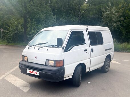 1999 Mitsubishi Delica, белый, 645000 рублей, вид 3
