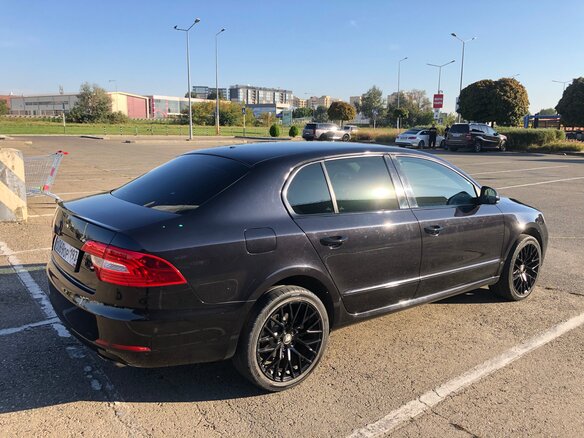 2013 Skoda Superb II Рестайлинг, чёрный, 1730000 рублей - вид 3