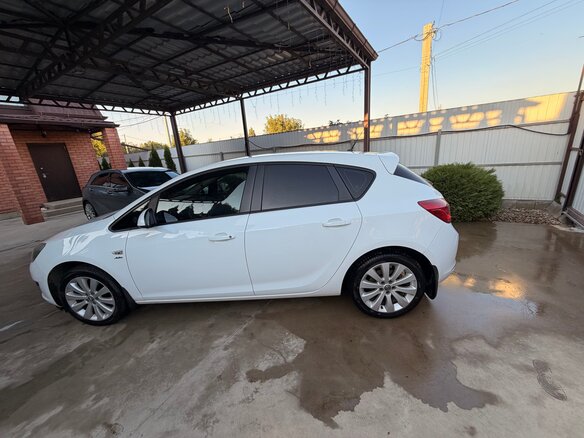 2013 Opel Astra J Рестайлинг, белый - вид 8