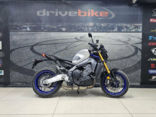 2023 Yamaha MT-09 (FZ-09), серый, 979000 рублей, вид 1