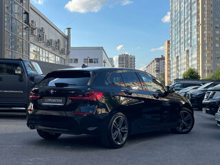 2019 BMW 1 серии 118i III (F40), чёрный, 2399000 рублей, вид 3
