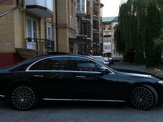 2020 Mercedes-Benz S-Класс 350 d Long 4MATIC VII (W223), чёрный, 8500000 рублей, вид 2