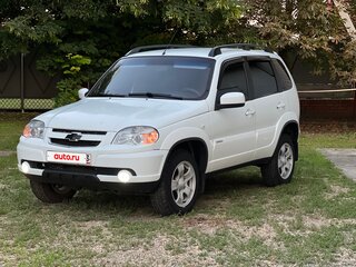 2012 Chevrolet Niva I Рестайлинг, белый, 650000 рублей, вид 1