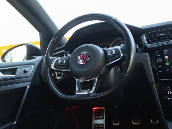 2020 Volkswagen Golf GTI VIII, пурпурный, 2395000 рублей - вид 19