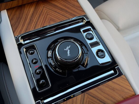 2019 Rolls-Royce Cullinan I (Series I), красный, 26500000 рублей - вид 19