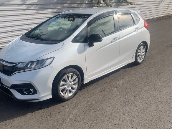 2019 Honda Fit III Рестайлинг, белый, 1275000 рублей - вид 14