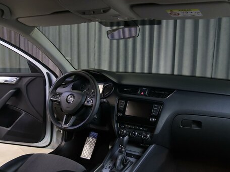 2017 Skoda Octavia III (A7), белый, 1299000 рублей, вид 5