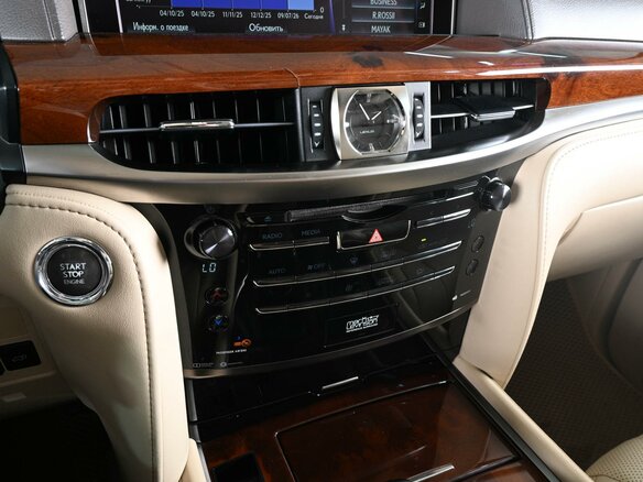 2017 Lexus LX 570 III Рестайлинг 2, белый, 5799000 рублей - вид 17