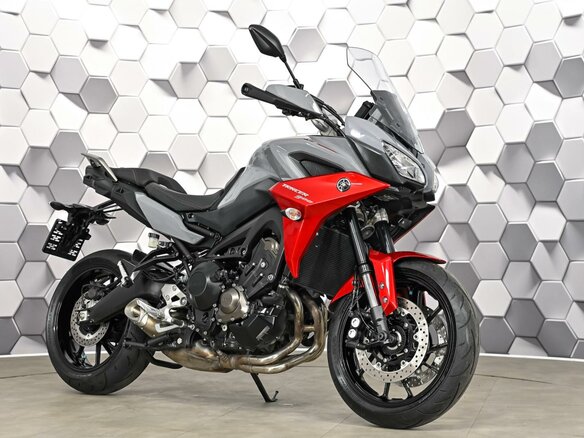 2021 Yamaha MT-09 Tracer (FJ-09), серый, 949000 рублей
