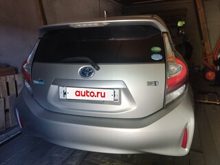 2017 Toyota Aqua I Рестайлинг, серебристый, 870000 рублей, вид 3