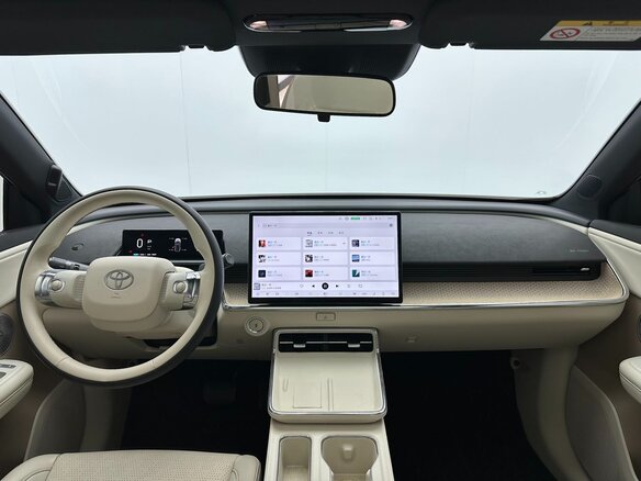 2025 Toyota bZ3X 58.3 kWh, серебристый, 2990000 рублей - вид 6