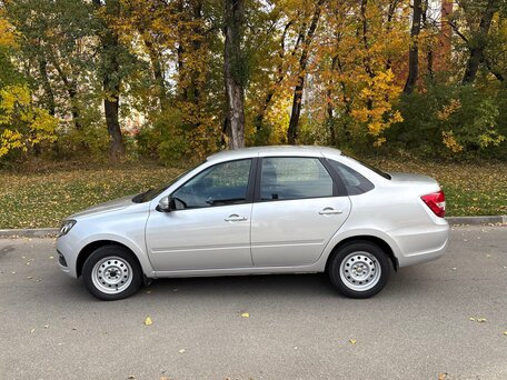 2024 Lada (ВАЗ) Granta I Рестайлинг, серебристый, 935000 рублей, вид 3