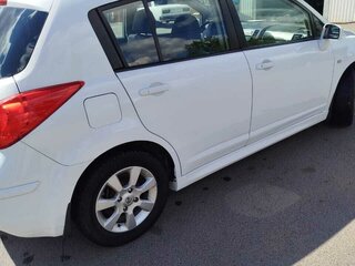 2011 Nissan Tiida I Рестайлинг, белый, 670000 рублей, вид 5