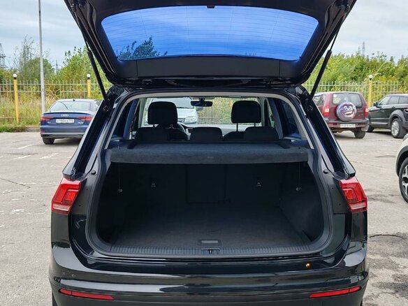2017 Volkswagen Tiguan II, чёрный - вид 9