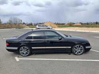 2001 Mercedes-Benz E-Класс 200 II (W210, S210) Рестайлинг, чёрный, 570000 рублей, вид 3