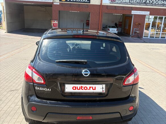 2011 Nissan Qashqai I Рестайлинг, чёрный, 780000 рублей - вид 2