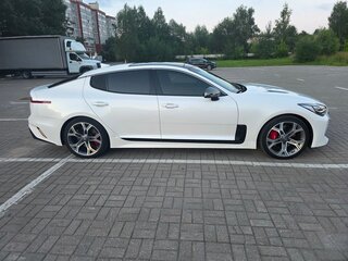 2020 Kia Stinger I, белый, 3050000 рублей, вид 3